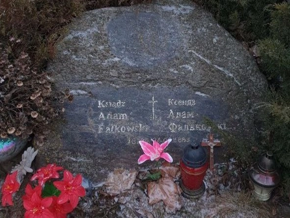 На могиле расстрелянного ксендза в Лиде исчез герб восстания 1863 года