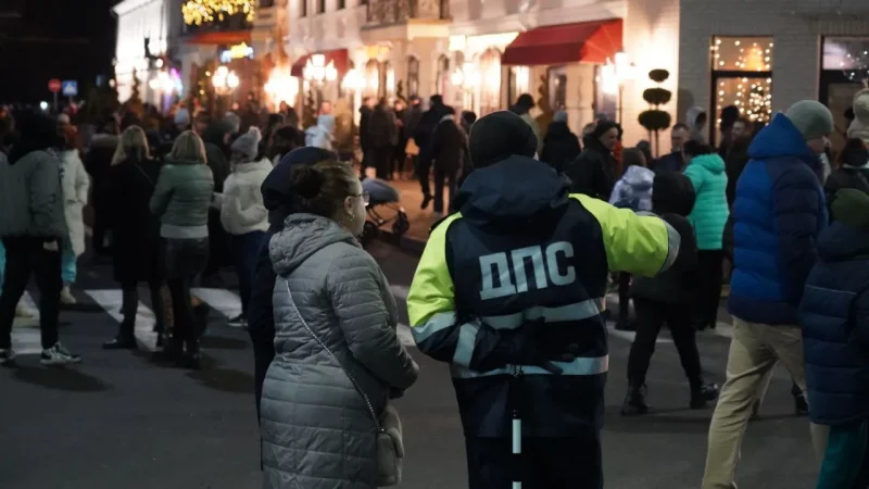 Міліцыя на вуліцах Гродна ў навагоднюю ноч 2024. Фота: t.me/Neman102