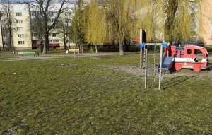 Ля сажалкі на Рэпіна хочуць стварыць інклюзіўную дзіцячую пляцоўку: дапамагчы можа кожны гродзенец Тут з'явіцца інклюзіўная дзіцячая пляцоўка на вуліцы Рэпіна ў Гродне