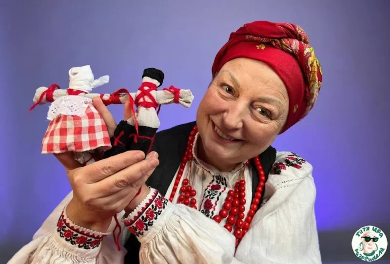 Ірына Новік з лялькамі-неразлучнікамі