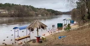 Пляж у Пышках на Нёмане затапіла