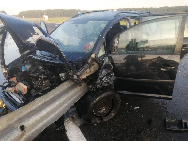 Безопасен даже при скорости 130 км/ ч: на М6 появился новый отбойник