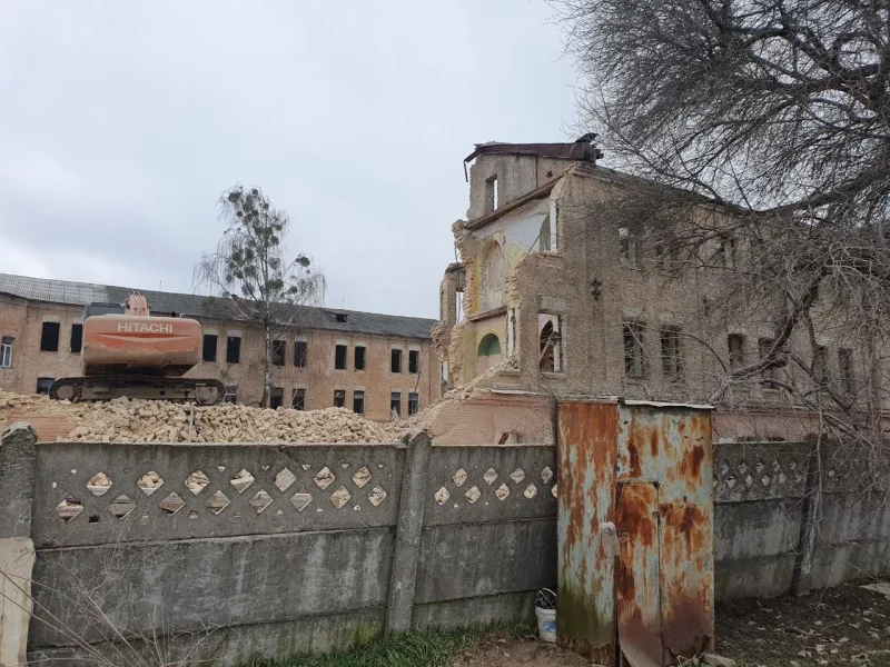 "Ідэальны варыянт для чыноўнікаў - калі грамадства маўчыць". Ці можна было захаваць царскія казармы на Шчорса