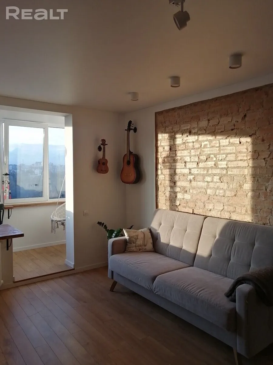 Зала ў кватэры на Белуша