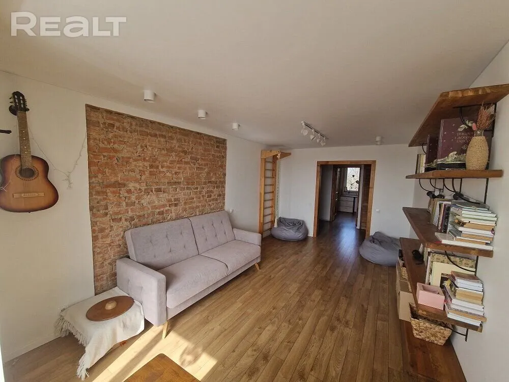 Зала ў кватэры на Белуша