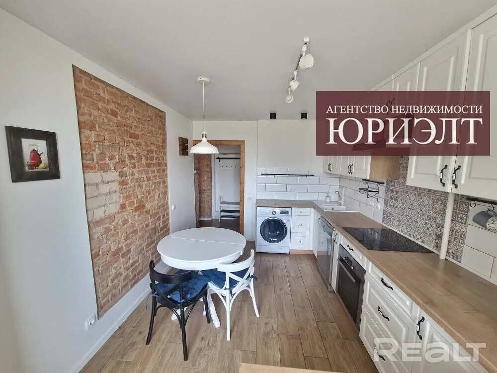 Зала ў кватэры на Белуша