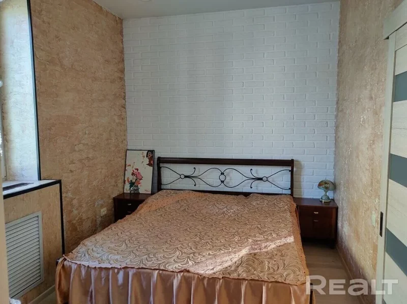 "С хорошей энергетикой". В Гродно можно приобрести квартиру, в которой жил Василь Быков