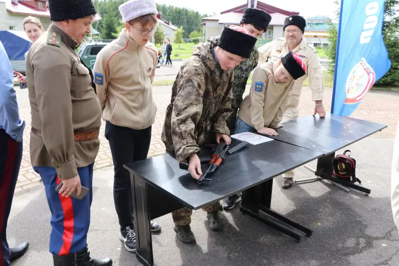 Працуюць з дзецьмі, займаюцца “агульнай гісторыяй”, выкрываюць “украінскіх неанацыстаў”. Што вядома пра Рускі дом, які адкрыюць у Гродне