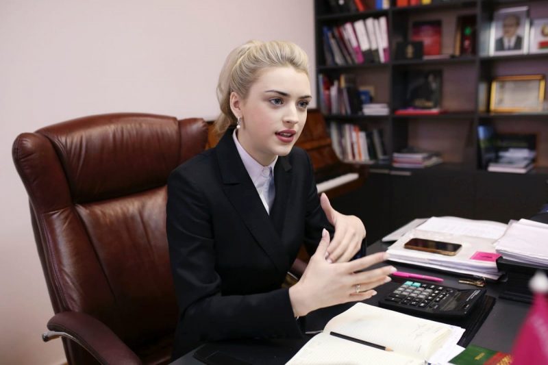 Имеет собственного водителя, возглавляет школу красоты и не видит альтернативы Лукашенко: история карьеры гродненки Божены Еремич