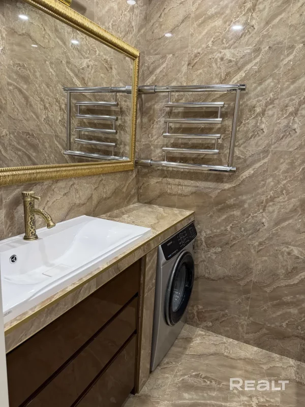 Нерухомасць тыдня: трошка ў класічным стылі з "залатымі" мілітары-таршэрамі