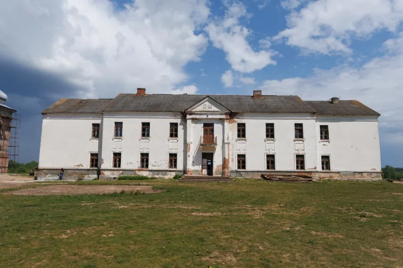 В планах – восточная башня. Как сейчас выглядит Любчанский замок, который восстанавливают уже 21 год?