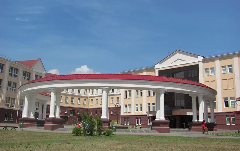 Закрываецца БІП - адзін з найстарэйшых прыватных універсітэтаў Беларусі. Што рабіць студэнтам з Гродна? Гродзенскі філіял БІП Беларускага інстытута правазнаўства. БІП — Універсітэт права і сацыяльных тэхналогій зачыняецца ў 2024 годзе