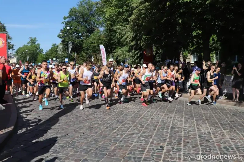 Сёмая “Гарадзенская вандроўка” прабегла па вуліцах горада. Глядзі падборку фота з "самага прыгожага старту"
