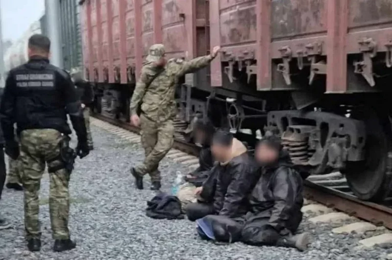 Поезд с мигрантами задержали в Кузнице: они пытались попасть в Польшу в грузовом вагоне