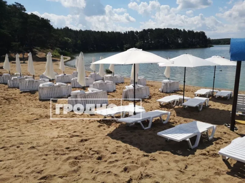 Абноўлены пляж На Юбілейным возеры.