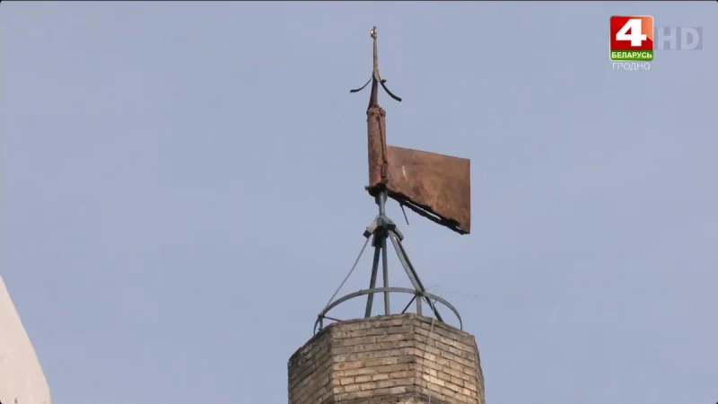 Трубу с флюгером сохранят, из чердака сделают мансарду. На гродненском пивзаводе начали менять крышу