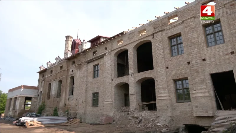 Трубу с флюгером сохранят, из чердака сделают мансарду. На гродненском пивзаводе начали менять крышу
