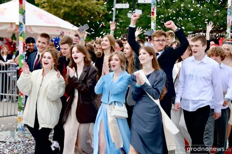 Городской выпускной в Гродно – 2024. Выпускников на Советской ждали награды