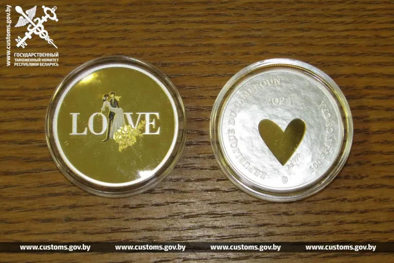 На границе обнаружили 540 монет Третьего рейха со свастикой. Что грозит водителю