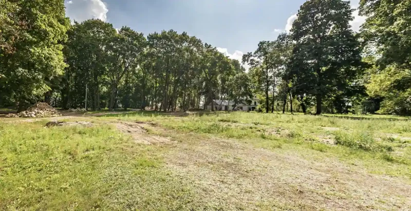 “Крепкая хозяйственная рука дотянулась до дела”. Как сейчас выглядит усадьба Подороск, которую забрали у владельца и передали отделу культуры?