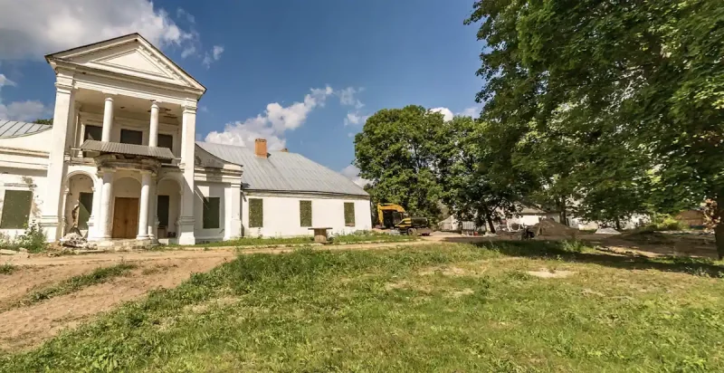 “Крепкая хозяйственная рука дотянулась до дела”. Как сейчас выглядит усадьба Подороск, которую забрали у владельца и передали отделу культуры?