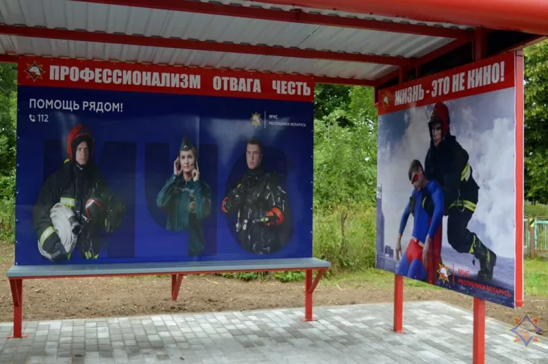 Фотофакт: В Новогрудке пассажиры будут ждать автобус в… пожарной машине