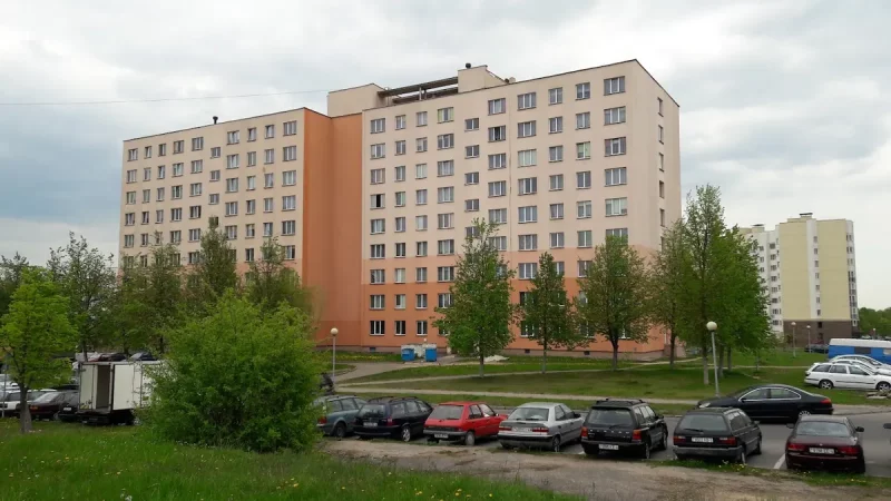 На улице Томина начали обновлять детскую площадку после обращения граждан