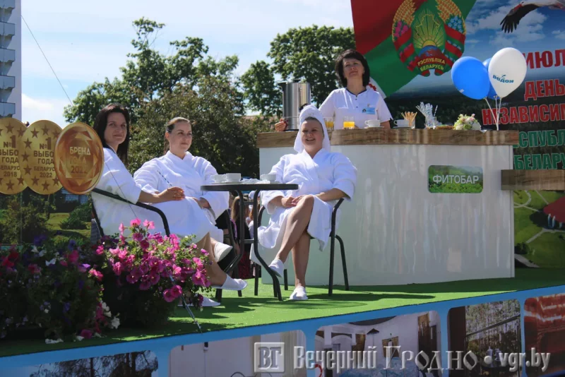 Чалавек-цукар, бетонамяшалка і гіганцкая каўбаса. Што паказалі на аўтапарадзе ў Гродне ў Дзень незалежнасці