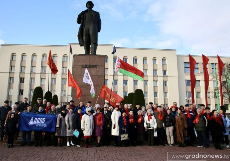Беларусы могуць купіць статую маленькага Леніна 7 лістапада 2023 г. – мітынг ля помніка Леніну ў Гродне