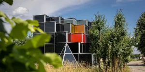 Рызыка не апраўдала чаканняў: пад Гроднам прадаецца шкляны дом — гаспадар не можа яго скончыць Шкляны дом у Верцялішках пад Гроднам, пабудаваны паводле ўзораў хмарачосаў Нью-Ёрка. Фота: Onliner.by