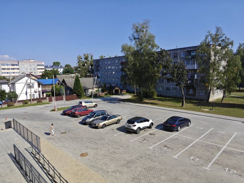 Гродзенцы абурыліся з-за платнай паркоўкі ля адной з новабудоўляў - $2000 за месца