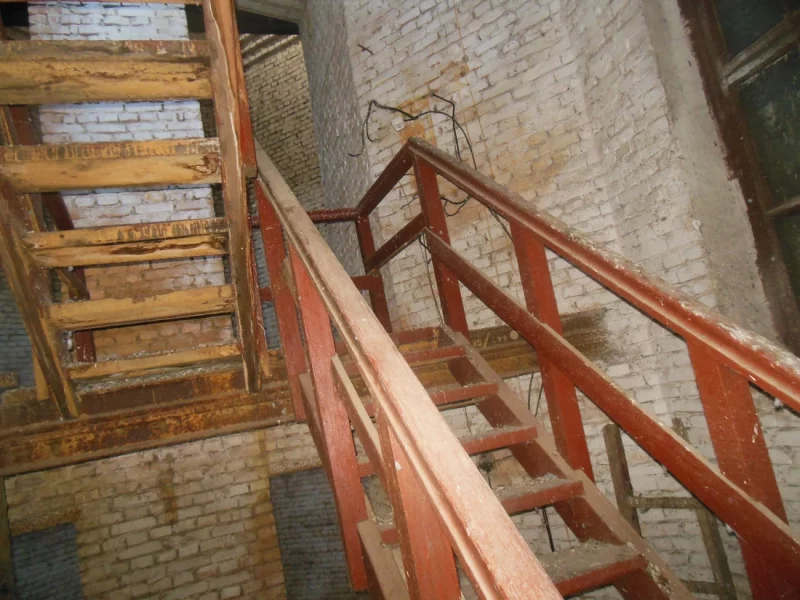 Аўтэнтычны гатэль на 10 нумароў і рэстаран са стравамі з дзічыны: як пераробіць воданапорную вежу ў Мастах новы ўласнік 