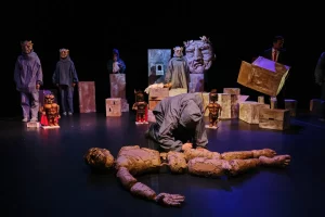 Спектакль "Антигона" Малого театра кукол (Санкт-Пецярбург, Расія), пастаўлены галоўным рэжысёрам Гродзенскага тэатра лялек Алегам Жугждам