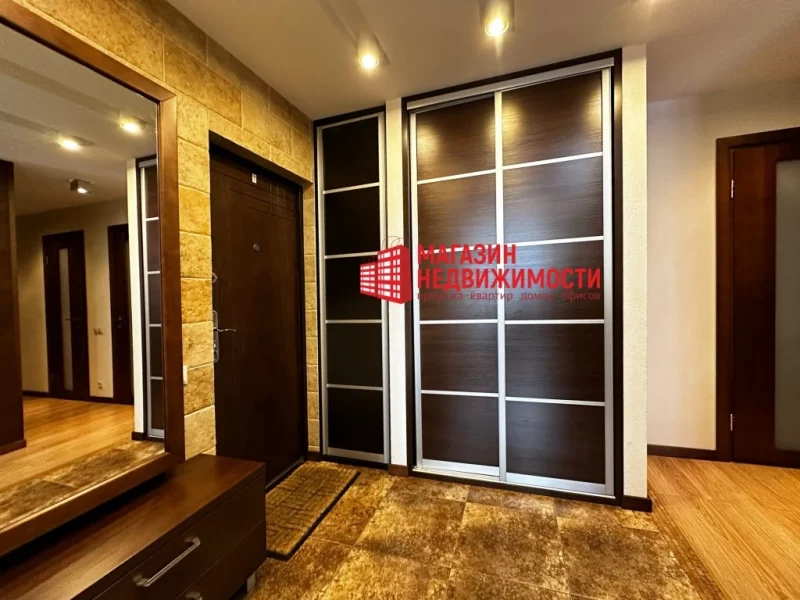 Нерухомасць тыдня: чатырохпакаёвая кватэра ў цёмных танах побач з Нёманам