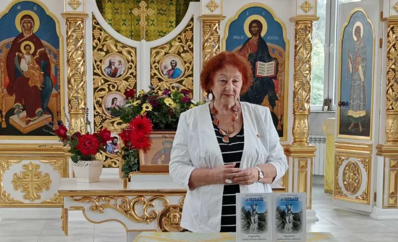 Святлана Несцярэнка ў Марфінскай царкве на праваслаўных могілках у Гродне падчас прэзентацыі кнігі "Гродненские ангелы"