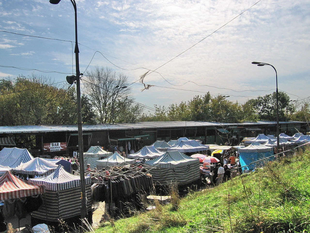 Рынок на стадионе в 2007 году. Фото: masti, Wikimedia Commons, CC BY 3.0