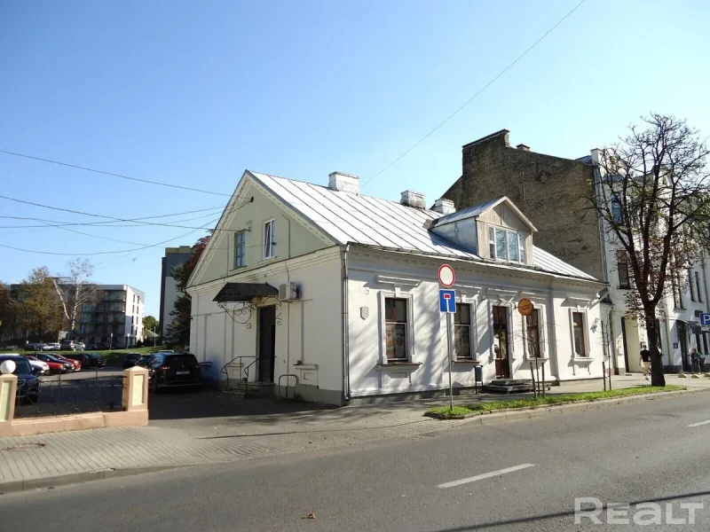 Нерухомасць тыдня: у гістарычным цэнтры прадаецца трохпакаёўка з камінам Кватэра на Леніна, 15. Крыніца: realt.by