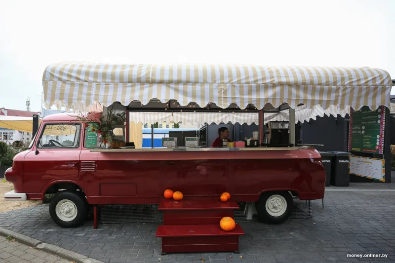 Рэтра бус Бэн на аснове Barkas B1000. Фота: Onliner.by