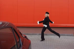 “У Гродне жывуць тыя яшчэ "шалёныя імператрыцы"”. Стваральніца брэнда Krikate расказала, як дабралася да парыжскага тыдня моды Заснавальніца Krikate Кацярына Карлацяну. Фота: Onliner.by