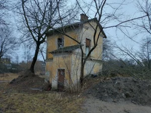 Закінуты будынак на тэрыторыі былога ваеннага гарадка на Фолюшы. Фота: Facebook-група "Гродна"