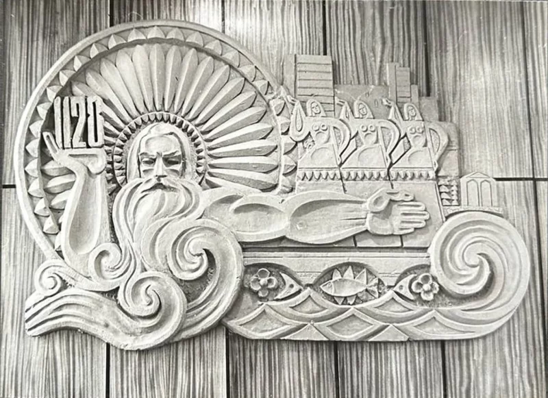 Wooden bas-relief symbolizing the city above the Neman. Photo from the archive of the Grodno restaurant / Hrodna. life / MOST