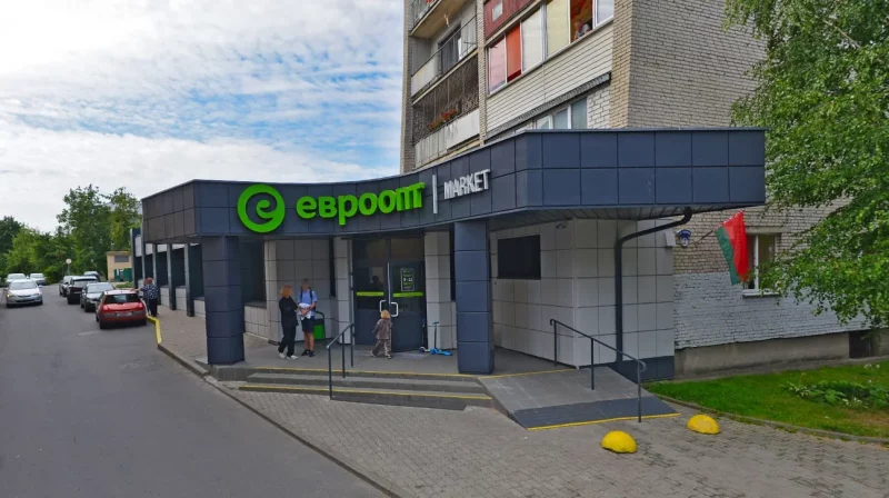 "Нармальны быў гастраном - цяпер там прадаюць шпалеры". Ці хапае крамаў у цэнтры Гродна?