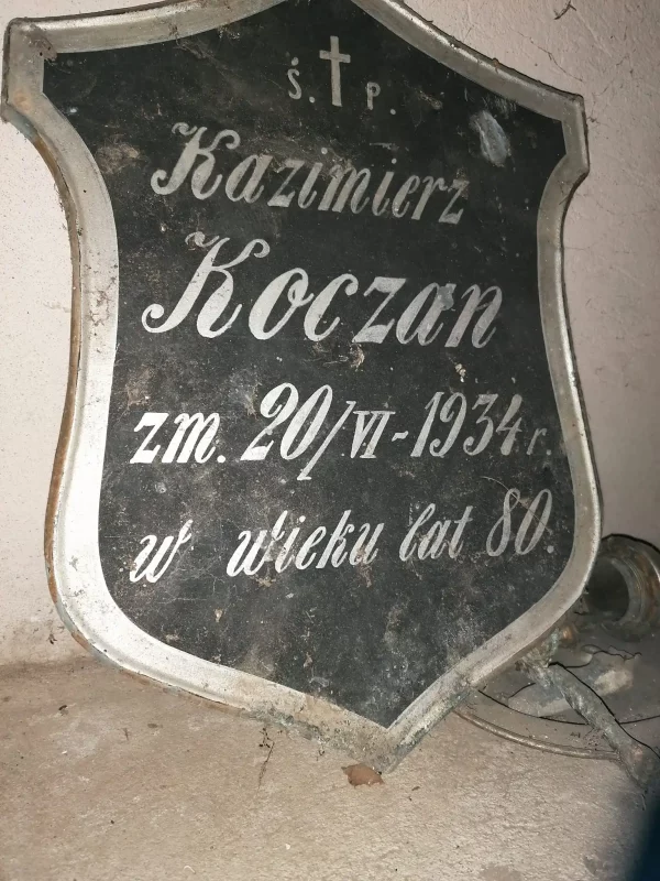 В часовне под Сморгонью разрушили саркофаги и разбросали человеческие останки - теперь ее восстанавливают