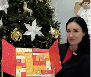 Гродзенская блогерка jennie.t выпусціла адвэнт-каляндар. Пакупнікі расчараваліся - ім трапіліся кіслыя цукеркі і напой Yupi Блогер Евгения Тарасенко показывает свой Адвент-календарь