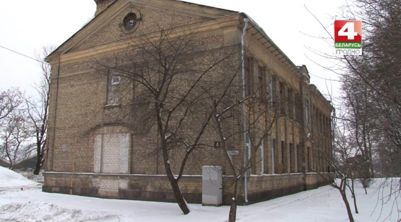 У Гродне вяртаюць гістарычнае аблічча дому на Свярдлова: дэкор зробяць з пенапласту Свярдлова, 4 у Гродне. Скрыншот з "Беларусь 4"