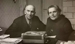 «Хто бароніць людзей без грамадзянства?» Як Ларысу і Яна Геніюшаў пазбавілі грамадзянства - і аднавілі праз 76 гадоў Ларыса Геніюш