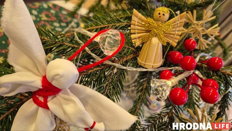 Традиционные украшения на новогодней елке