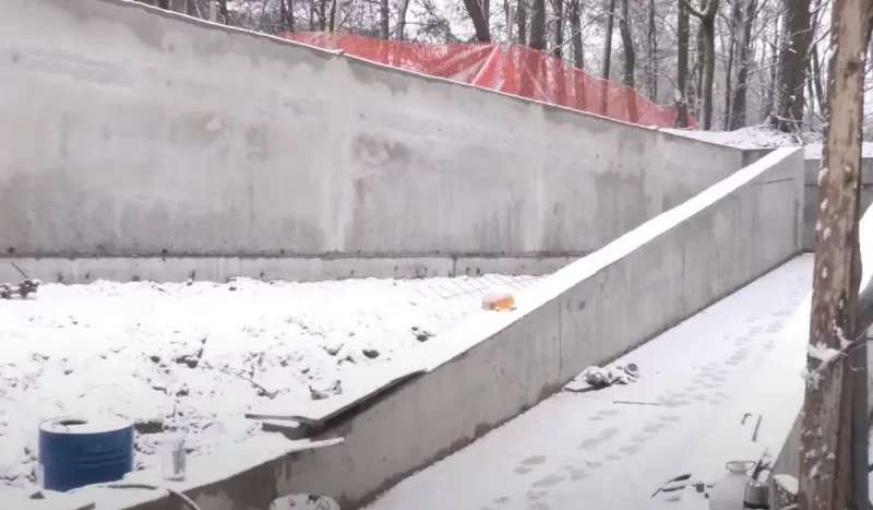 У Гродне з'явіўся адзіны ў горадзе крыты мост. Яго адкрыюць у канцы студзеня