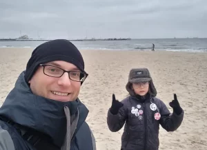 "Мама умерла”. Гродзенец пасля страты жонкі сам выхоўвае сына і шукае новае каханне Вітольд Яроцкі с сынам