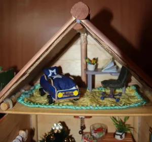 "Настальгія ў вашых руках". Гродзенцы па фатаграфіях узнаўляюць мініяцюрныя пакоі з дзяцінства